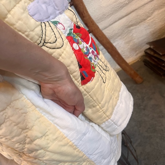 Handmade coat made from a vintage quilt. Quilt coat size medium. - Picture 4 of 10